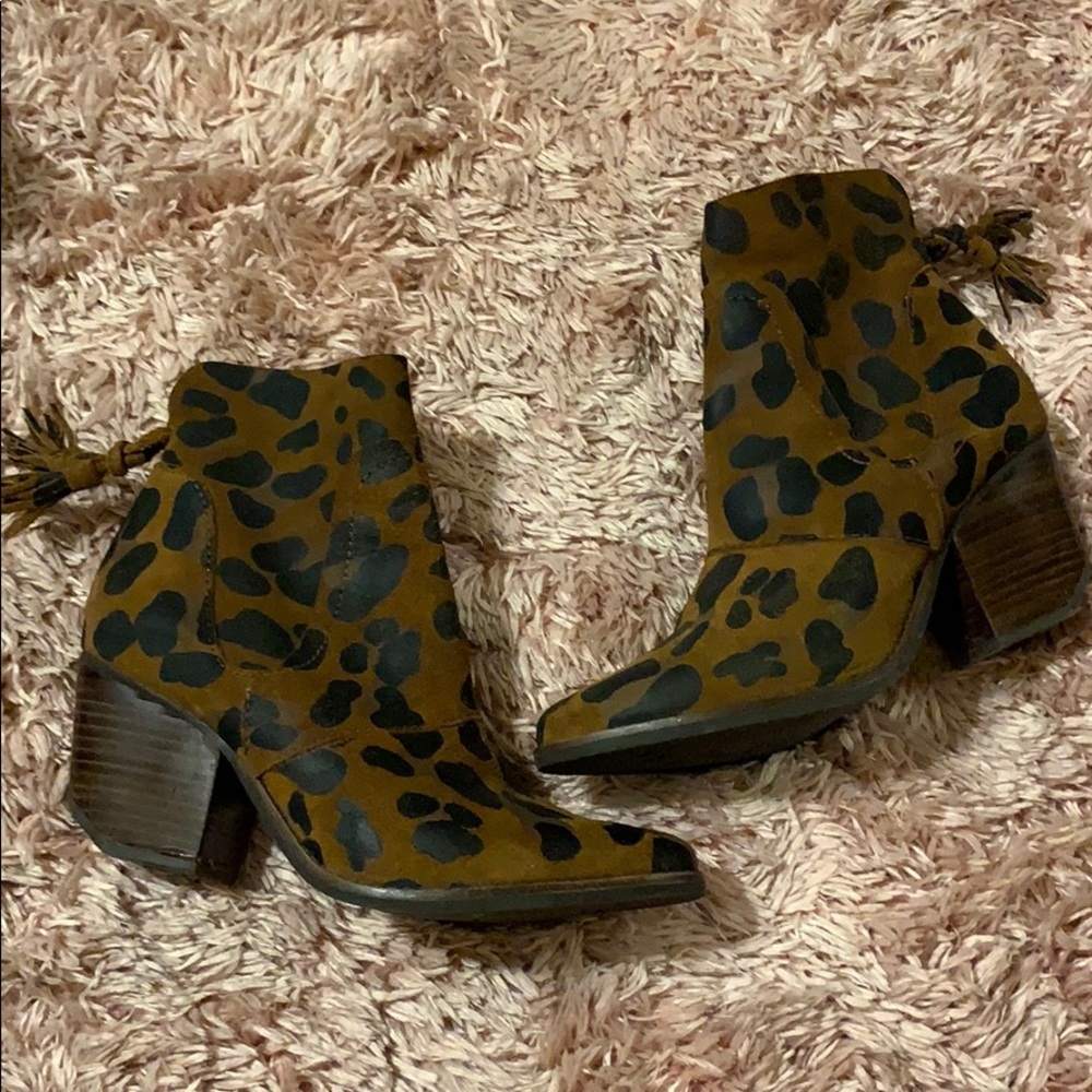 Leather cheetah booties ❤️💎